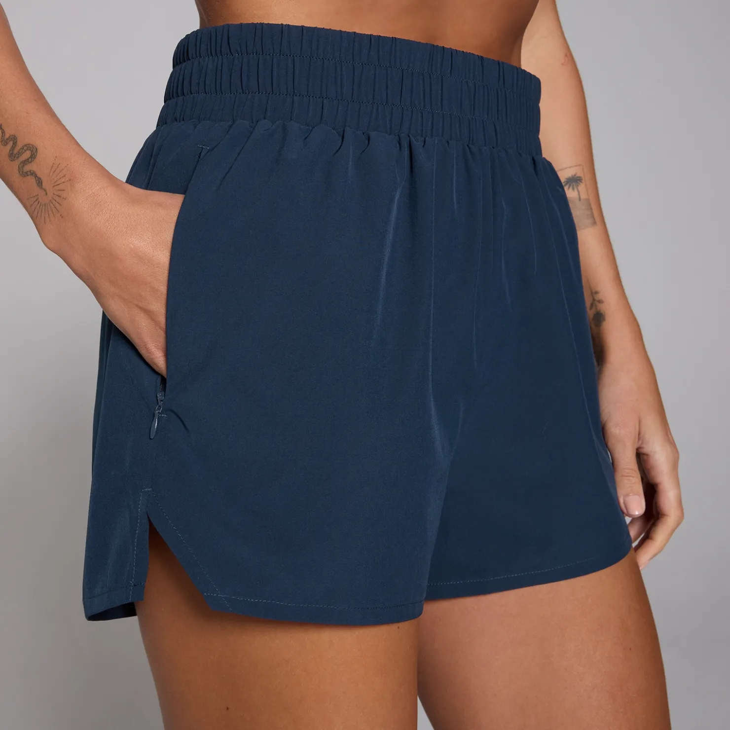 MYPROTEIN MP Damen Active Gewebte Shorts mit Taschen – Dunkelblau*Damen Shorts