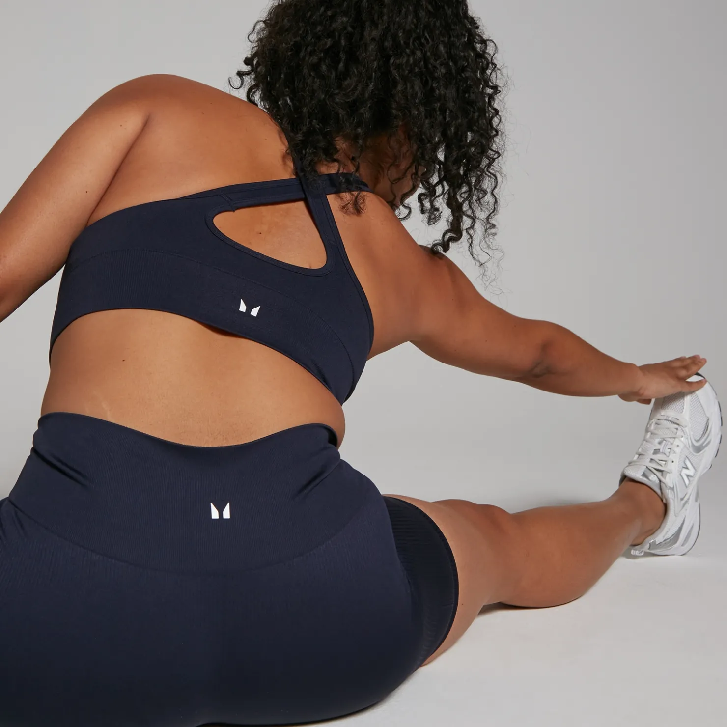 MYPROTEIN MP Damen Shape Nahtloser Sport-BH — Navy*Damen Sports Bras