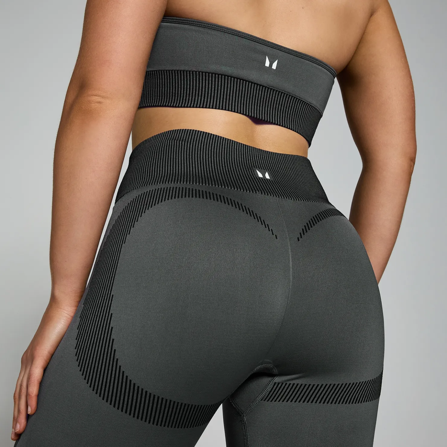 MYPROTEIN MP Damen Tempo Nahtlose Zweifarbige Leggings – Schwarz*Damen Leggings