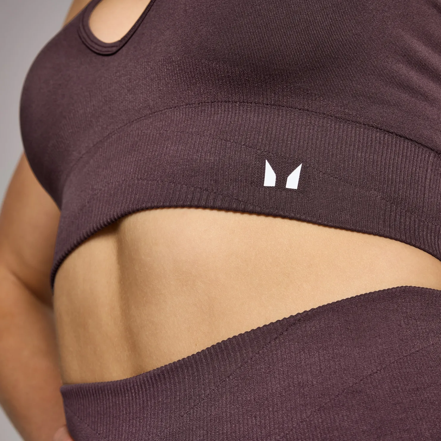 MYPROTEIN MP Damen Tempo Nahtloser Neckholder-BH – Fudge*Damen Sports Bras