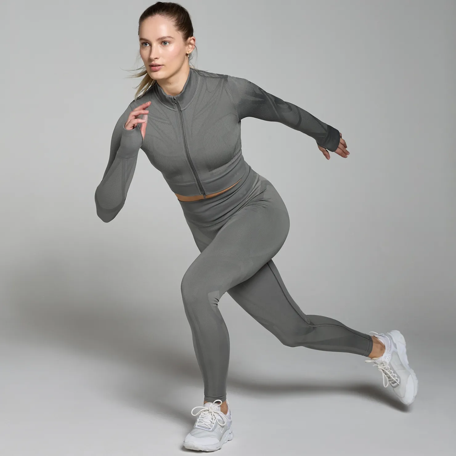 MYPROTEIN MP Damen Tempo Ultra Geometric Nahtlose Crop-Jacke – Carbon*Damen Jacken & Westen