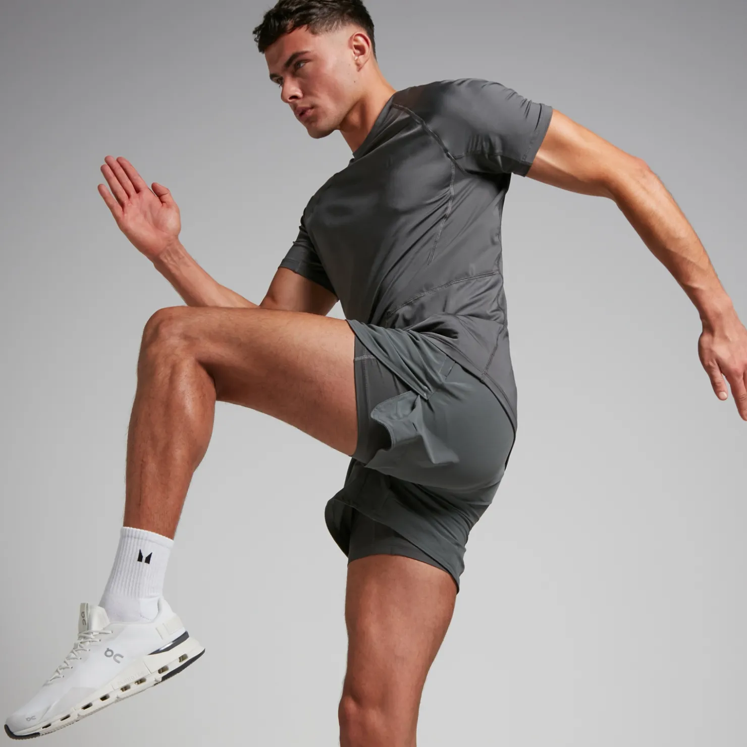 MYPROTEIN MP Herren Tempo 2-in-1-Shorts — Dunkle Schattierung*Herren Shorts