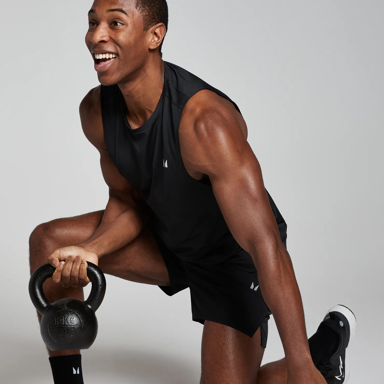 MYPROTEIN MP Herren Trainings-Tanktop — Schwarz*Herren Tanktops | T-Shirts & Tops