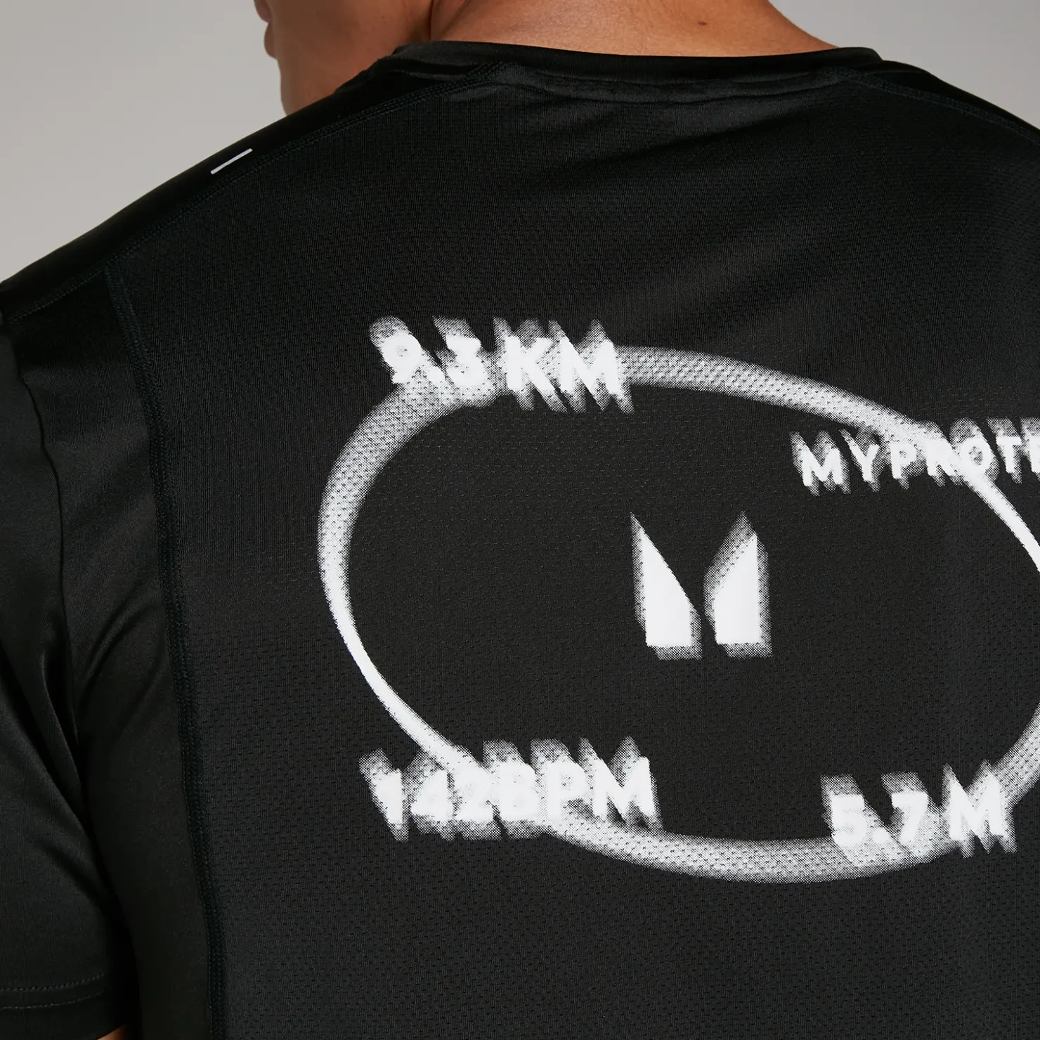 MYPROTEIN MP Herren Velocity Tracking T-Shirt mit Grafik – Schwarz*Herren T-Shirts & Tops
