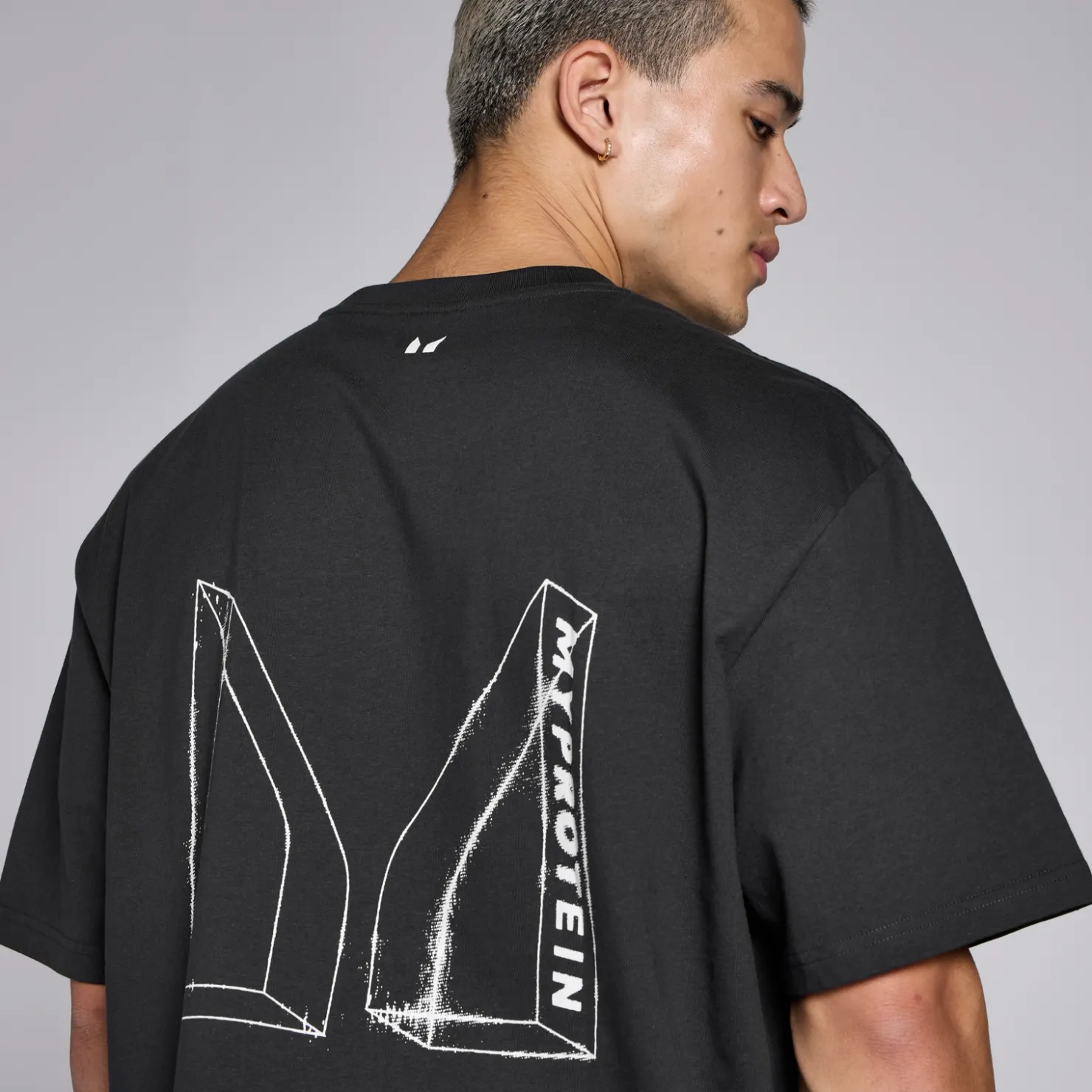 MYPROTEIN MP Lifestyle T-Shirt mit Grafik – Verwaschenes Schwarz*Herren T-Shirts & Tops
