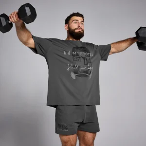 MYPROTEIN MP Origin T-Shirt mit Grafik – Verwaschenes Grau*Herren T-Shirts & Tops