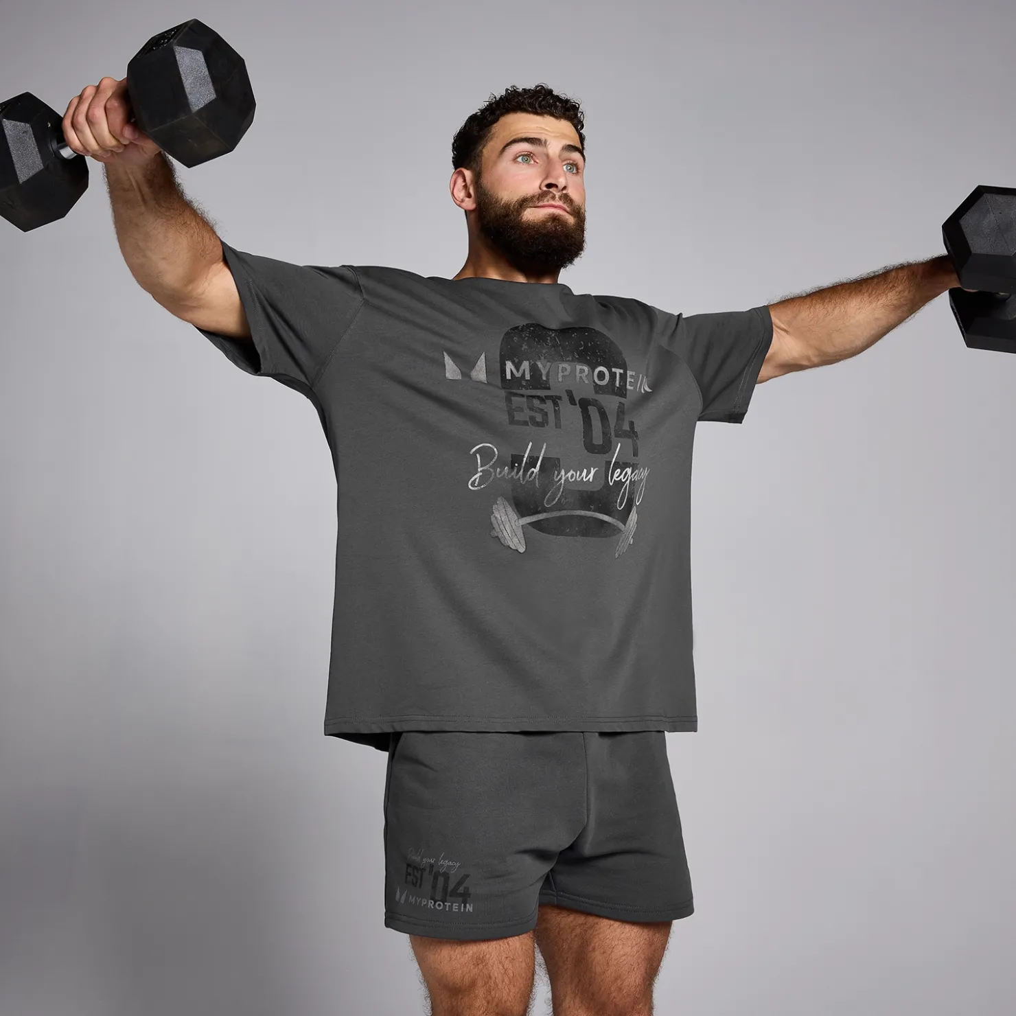 MYPROTEIN MP Origin T-Shirt mit Grafik – Verwaschenes Grau*Herren T-Shirts & Tops